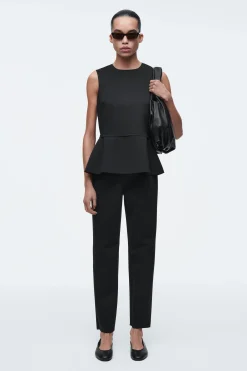 Clearance COS NEOPRENOWE SPODNIE CAPRI