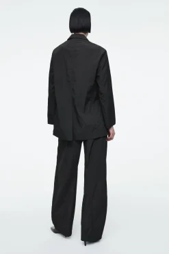 New COS NYLONOWA MARYNARKA – REGULAR FIT