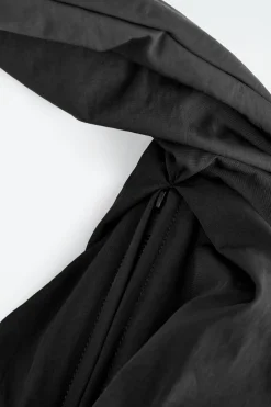 Discount COS NYLONOWA OVERSIZE'OWA TORBA KITE NA RAMIĘ Czarny
