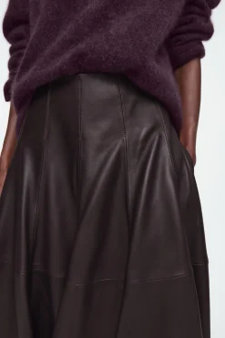 Fashion COS OBSZERNA TRAPEZOWA SPÓDNICA MIDI ZE SKÓRY