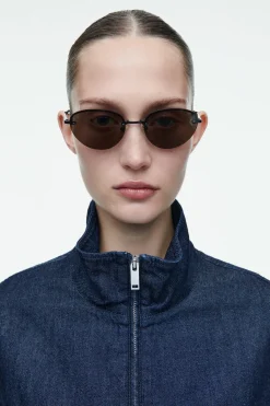 Clearance COS OKULARY PRZECIWSŁONECZNE „DAZE” TYPU KOCIE OKO Czarny