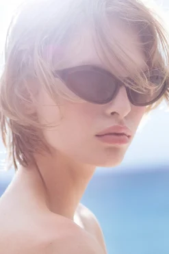 Clearance COS OKULARY PRZECIWSŁONECZNE TYPU KOCIE OKO Brązowy
