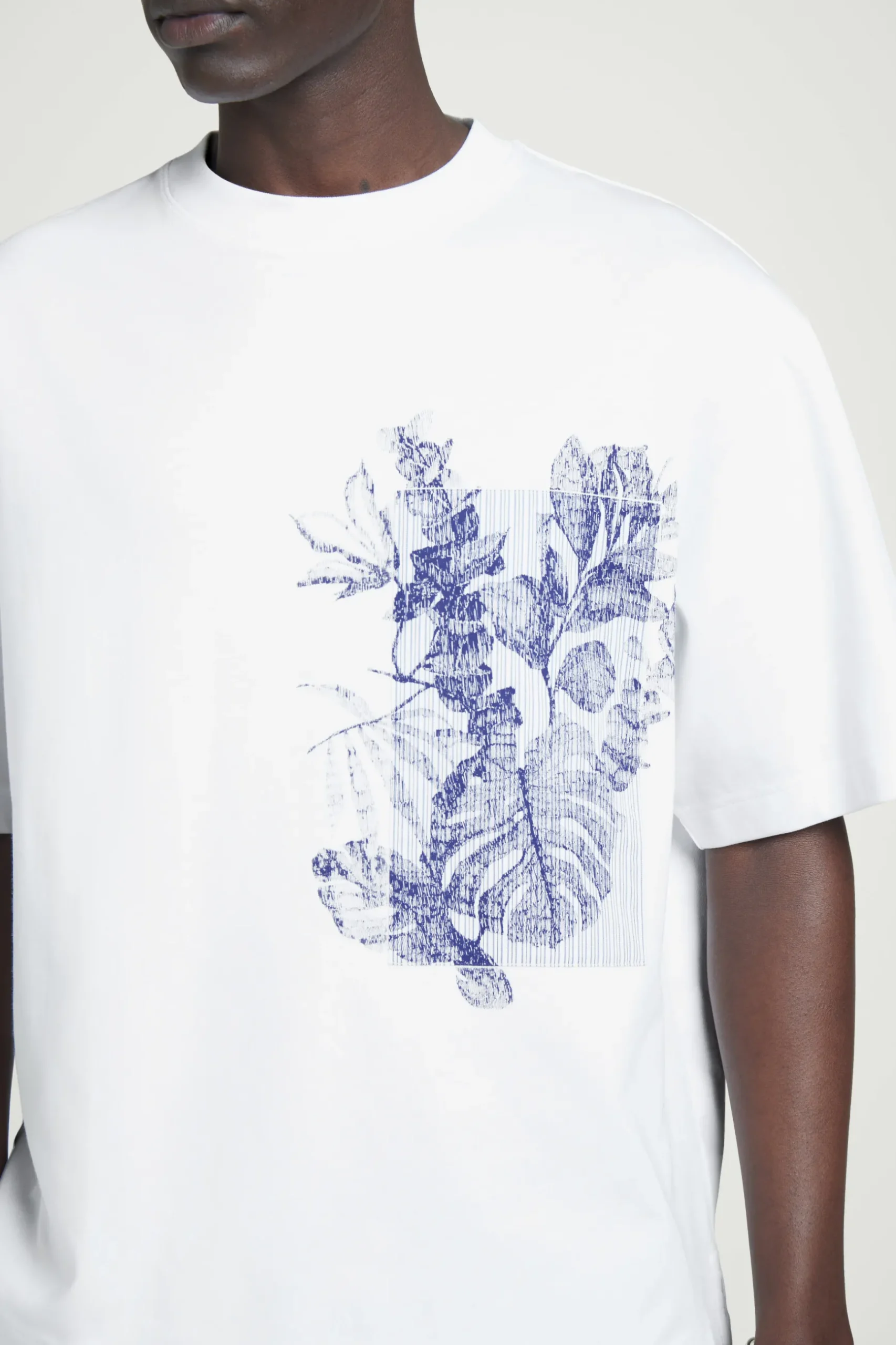 Discount COS OVERSIZED GRAPHIC TSHIRT