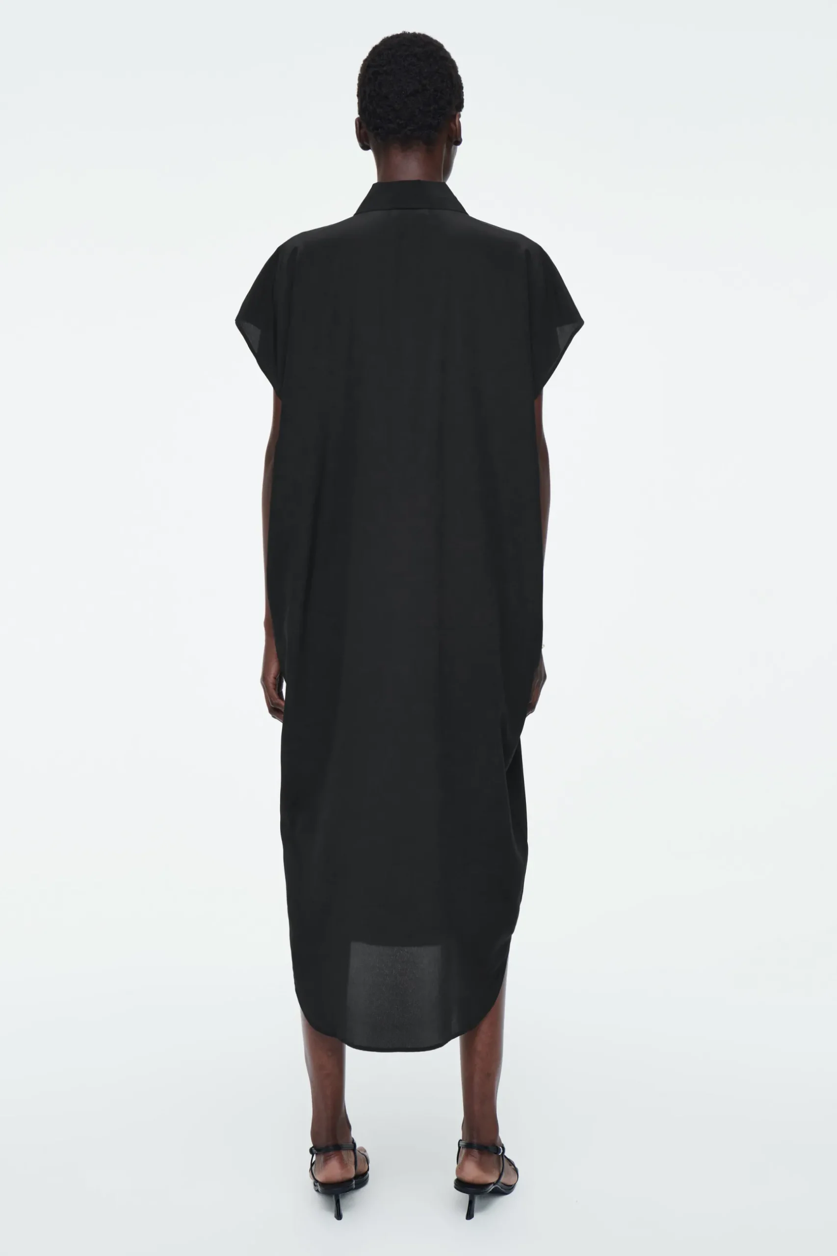 Sale COS OVERSIZE'OWA JEDWABNA SZMIZJERKA MIDI