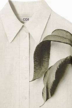 Outlet COS OVERSIZE'OWA KOSZULA LNIANA Z ROŚLINNYM NADRUKIEM