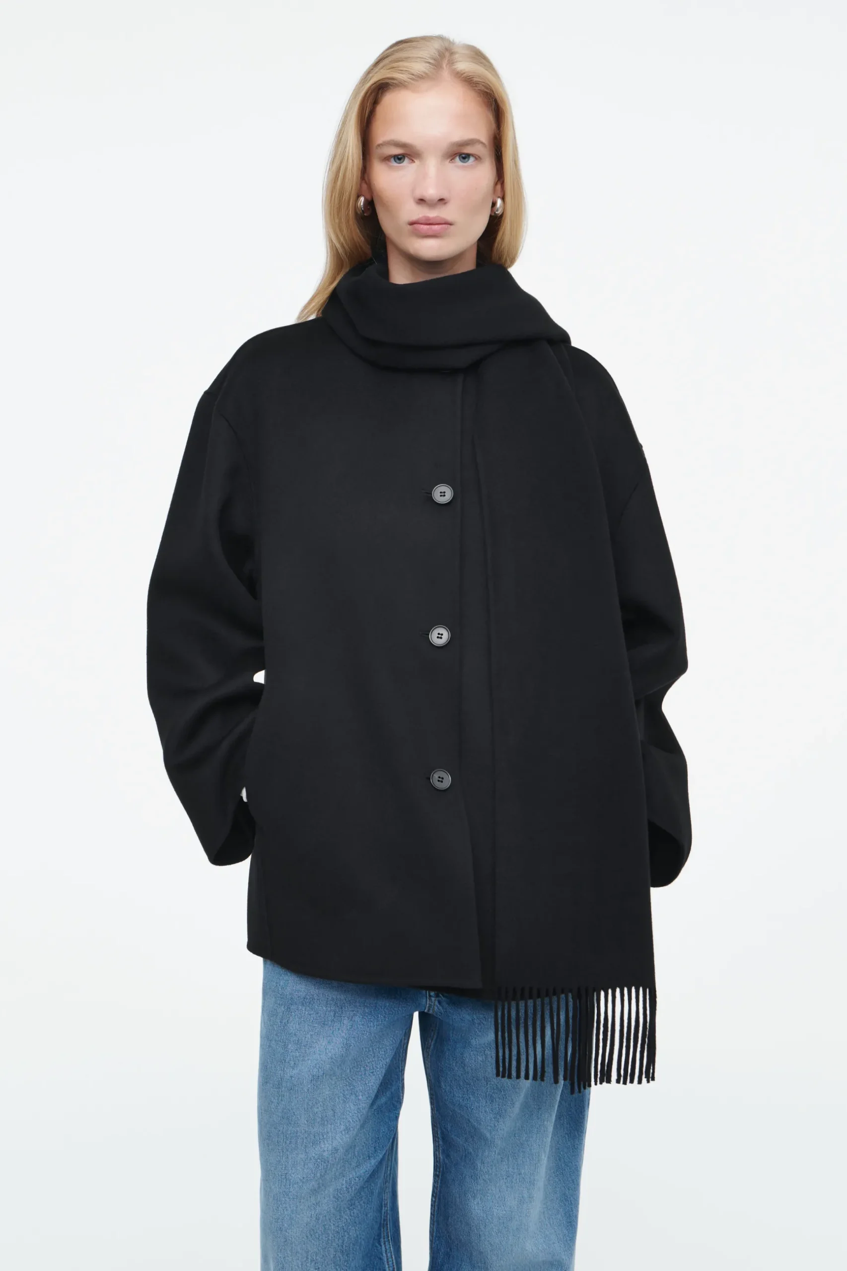 Outlet COS OVERSIZE'OWA KURTKA Z SZALEM Z MIESZANKI Z WEŁNĄ