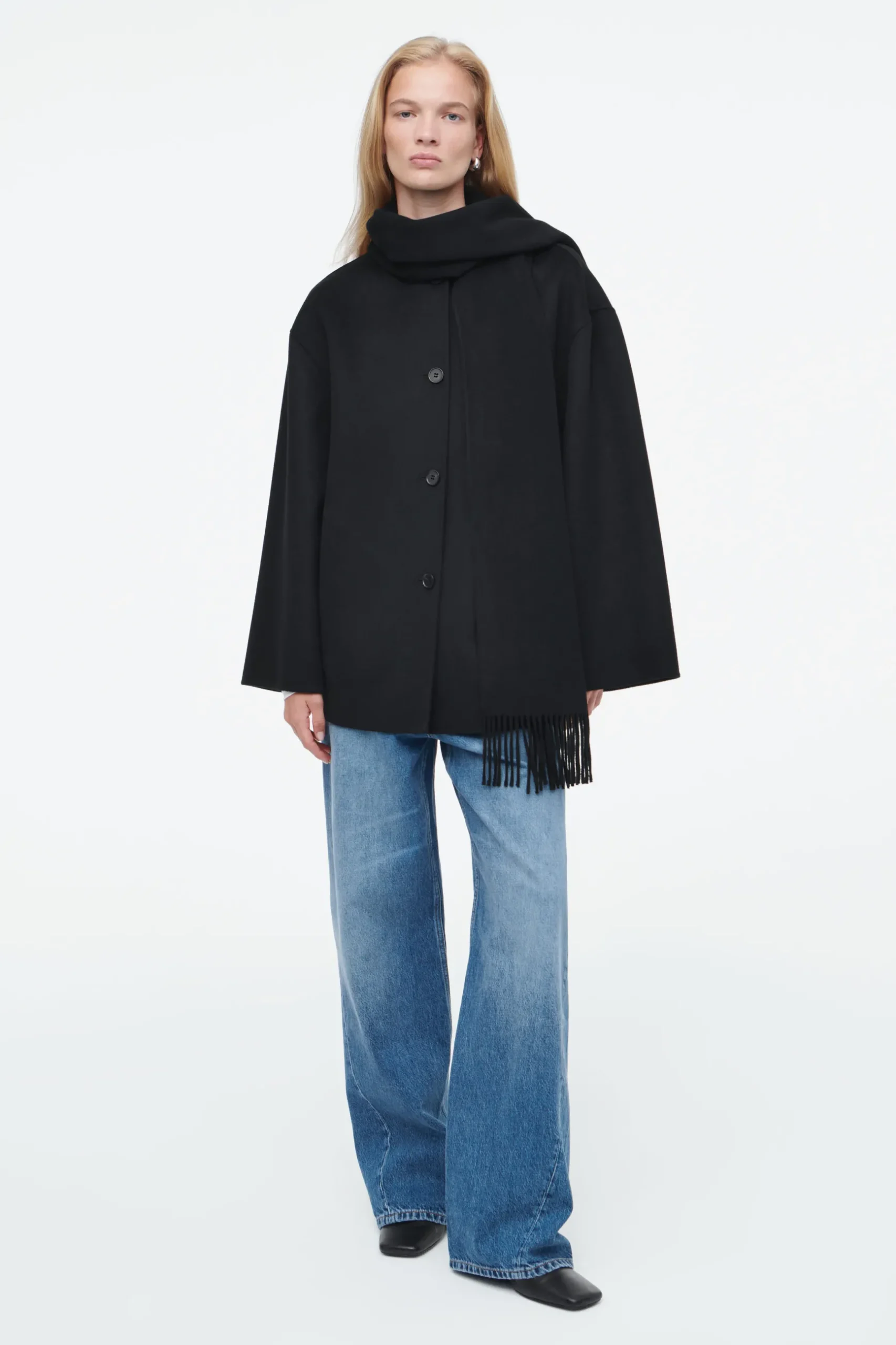 Outlet COS OVERSIZE'OWA KURTKA Z SZALEM Z MIESZANKI Z WEŁNĄ