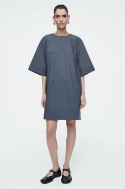Online COS OVERSIZE'OWA POPELINOWA SUKIENKA T-SHIRTOWA