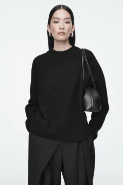 Sale COS OVERSIZE'OWY SWETER Z GOTOWANEJ WEŁNY MERYNOSOWEJ