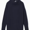 Online COS OVERSIZE'OWY SWETER Z WYWIJANYM GOLFEM Z KASZMIRU