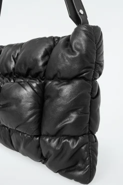 New COS PIKOWANA KOPERTÓWKA „PILLOW” ZE SKÓRY Czarny