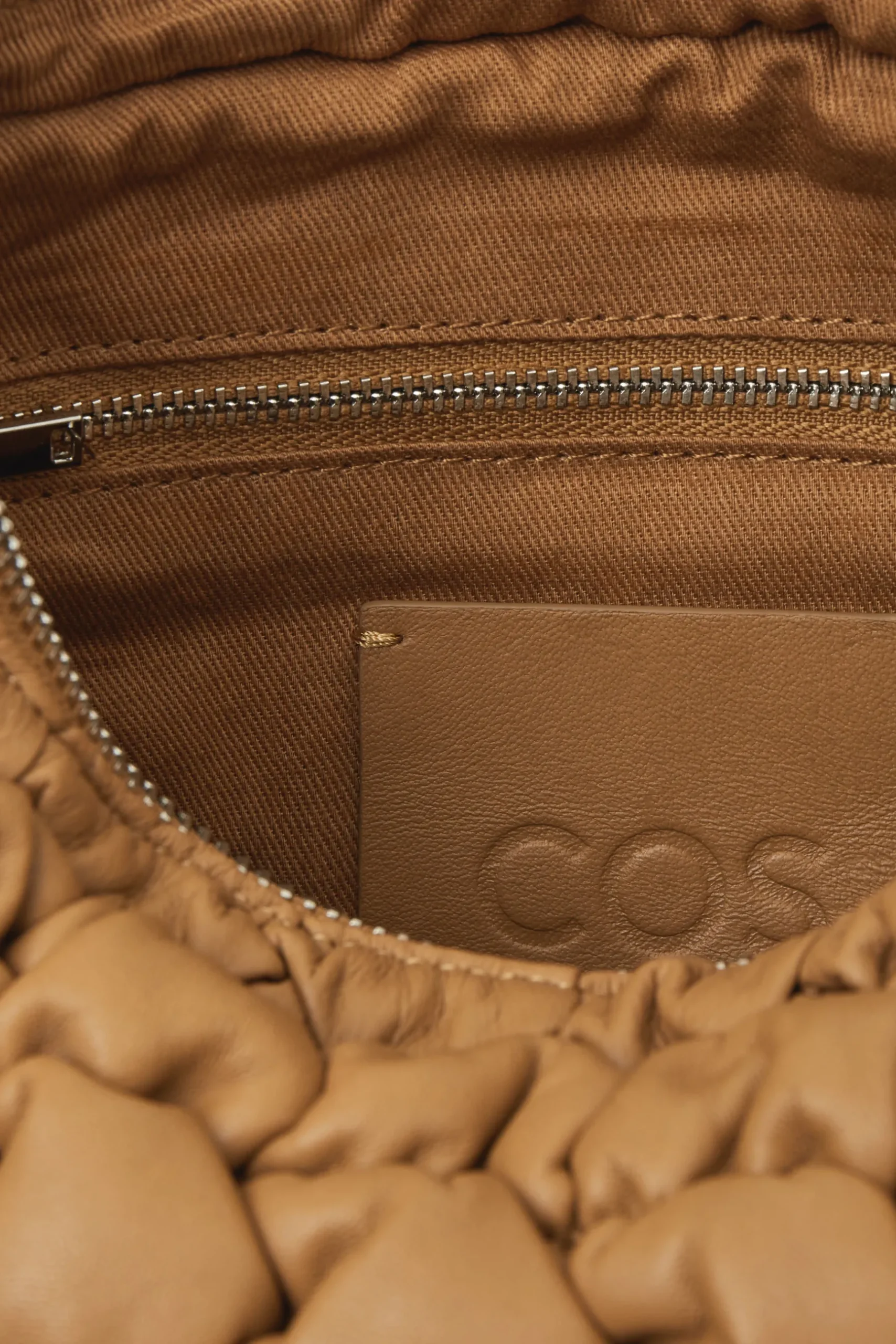 Fashion COS PIKOWANA TORBA MINI - SKÓRA Ciemnobeżowy