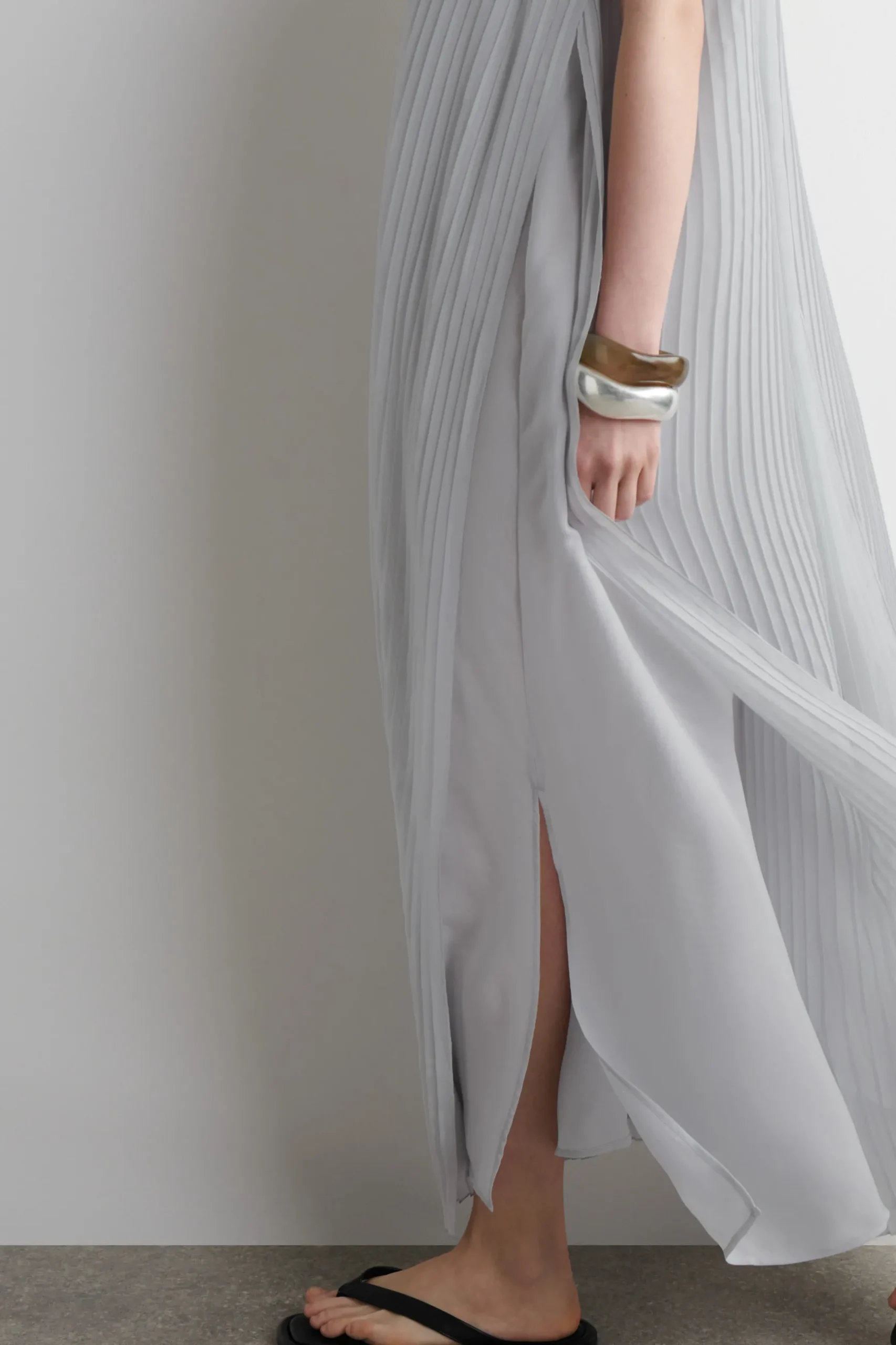 Online COS PLEATED HALTERNECK MAXI DRESS
