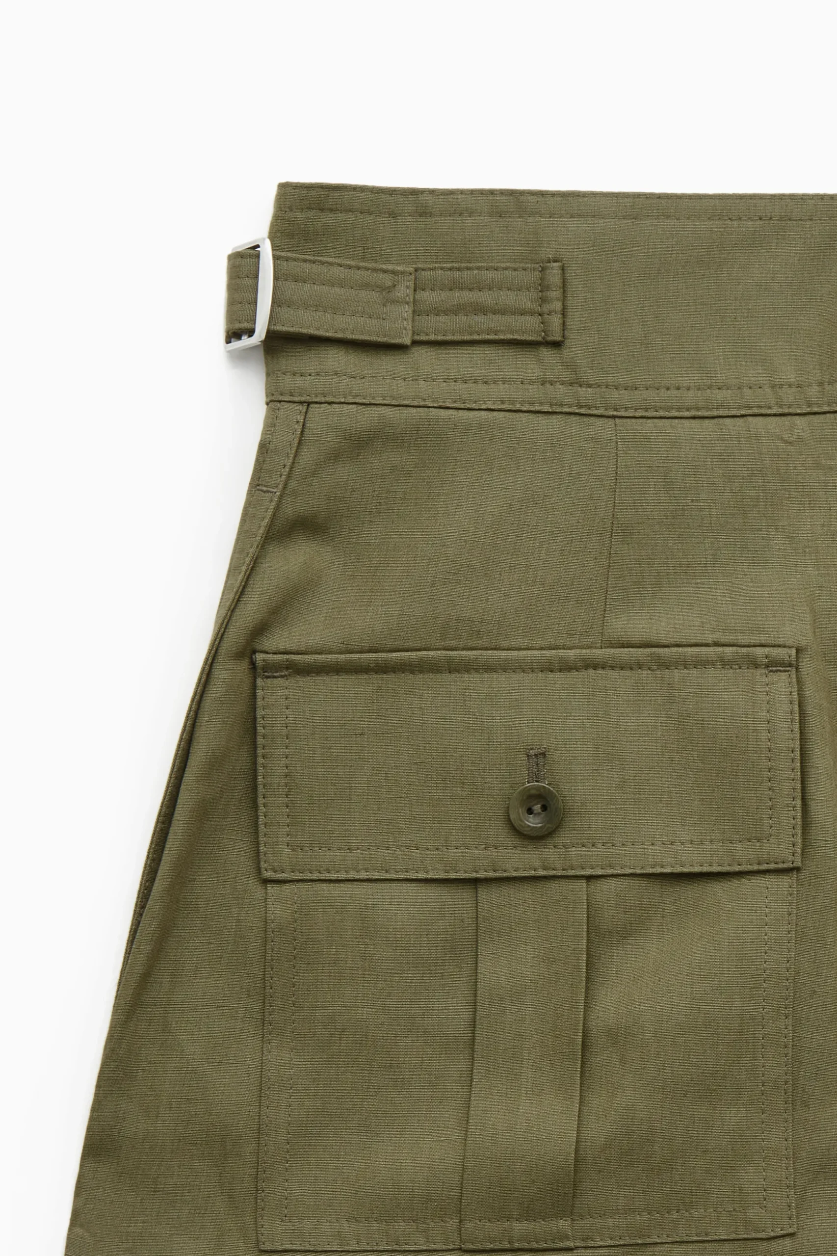 Clearance COS PLEATED LINENBLEND UTILITY SHORTS