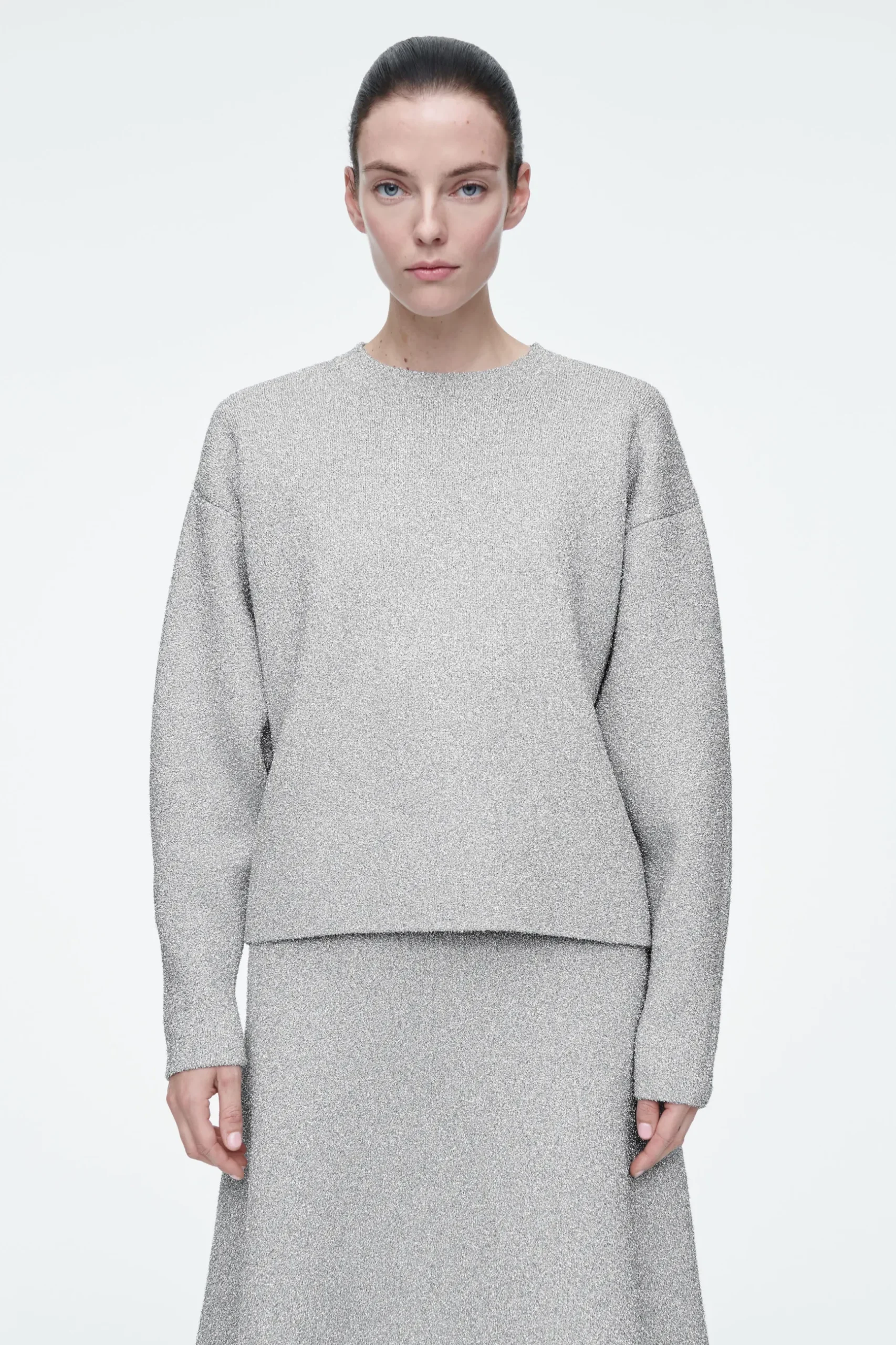 Online COS POŁYSKUJĄCY SWETER Z DZIANINY Z WEŁNĄ MERYNOSOWĄ