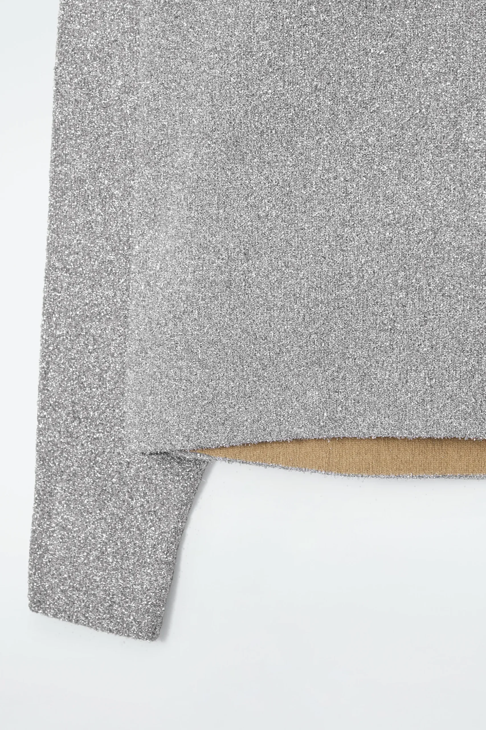 Online COS POŁYSKUJĄCY SWETER Z DZIANINY Z WEŁNĄ MERYNOSOWĄ
