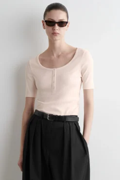 Clearance COS PRĄŻKOWANA KOSZULKA HENLEY