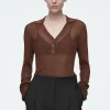 Fashion COS PRĄŻKOWANA KOSZULKA POLO Z POŁYSKUJĄCEJ DZIANINY