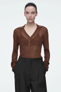 Fashion COS PRĄŻKOWANA KOSZULKA POLO Z POŁYSKUJĄCEJ DZIANINY