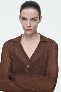 Fashion COS PRĄŻKOWANA KOSZULKA POLO Z POŁYSKUJĄCEJ DZIANINY
