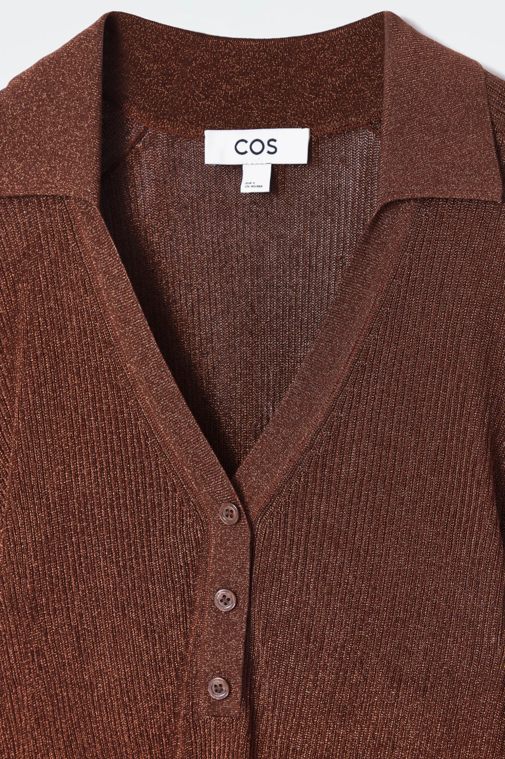 Fashion COS PRĄŻKOWANA KOSZULKA POLO Z POŁYSKUJĄCEJ DZIANINY