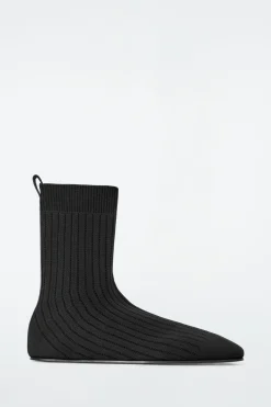 Fashion COS PRĄŻKOWANE BOTKI SKARPETKOWE