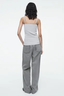 Outlet COS PRĄŻKOWANY TOP BANDEAU Z CIENKIMI RAMIĄCZKAMI