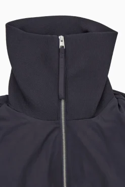 Fashion COS PUCHOWA KURTKA Z PRĄŻKOWANYM KOŁNIERZEM