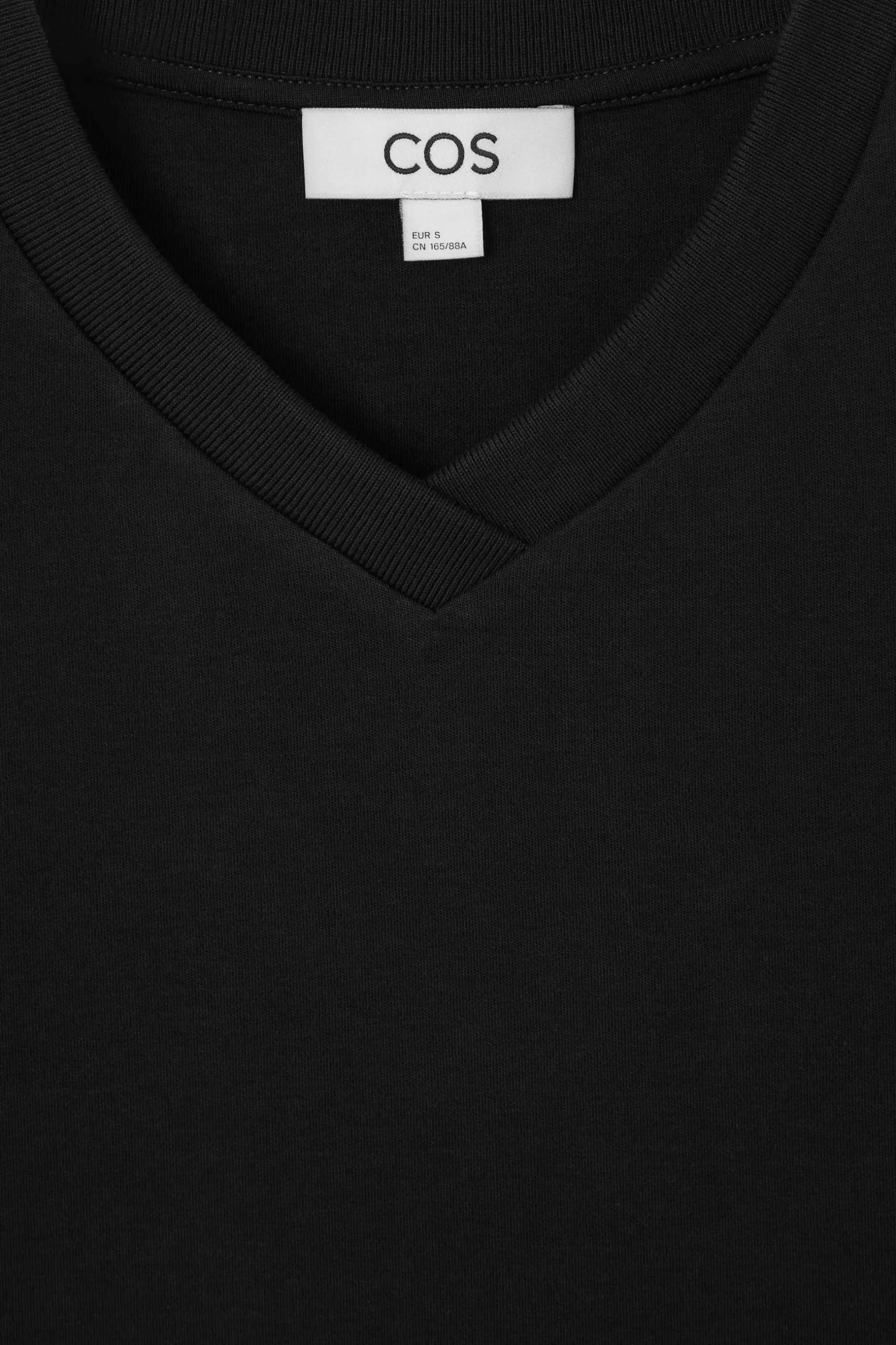 Fashion COS PUDEŁKOWY T-SHIRT Z DEKOLTEM W SEREK – REGULAR FIT