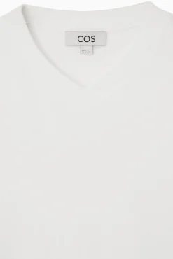 Sale COS PUDEŁKOWY T-SHIRT Z DEKOLTEM W SEREK – REGULAR FIT