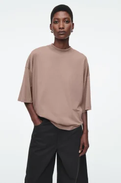 Sale COS PUDEŁKOWY T-SHIRT ZE STÓJKĄ – REGULAR FIT