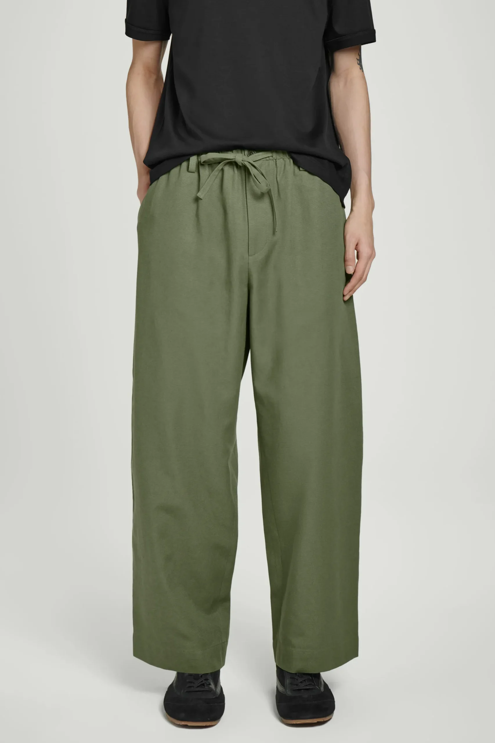 Hot COS REGULOWANE W PASIE SPODNIE Z NOGAWKAMI TYPU BARREL Khaki