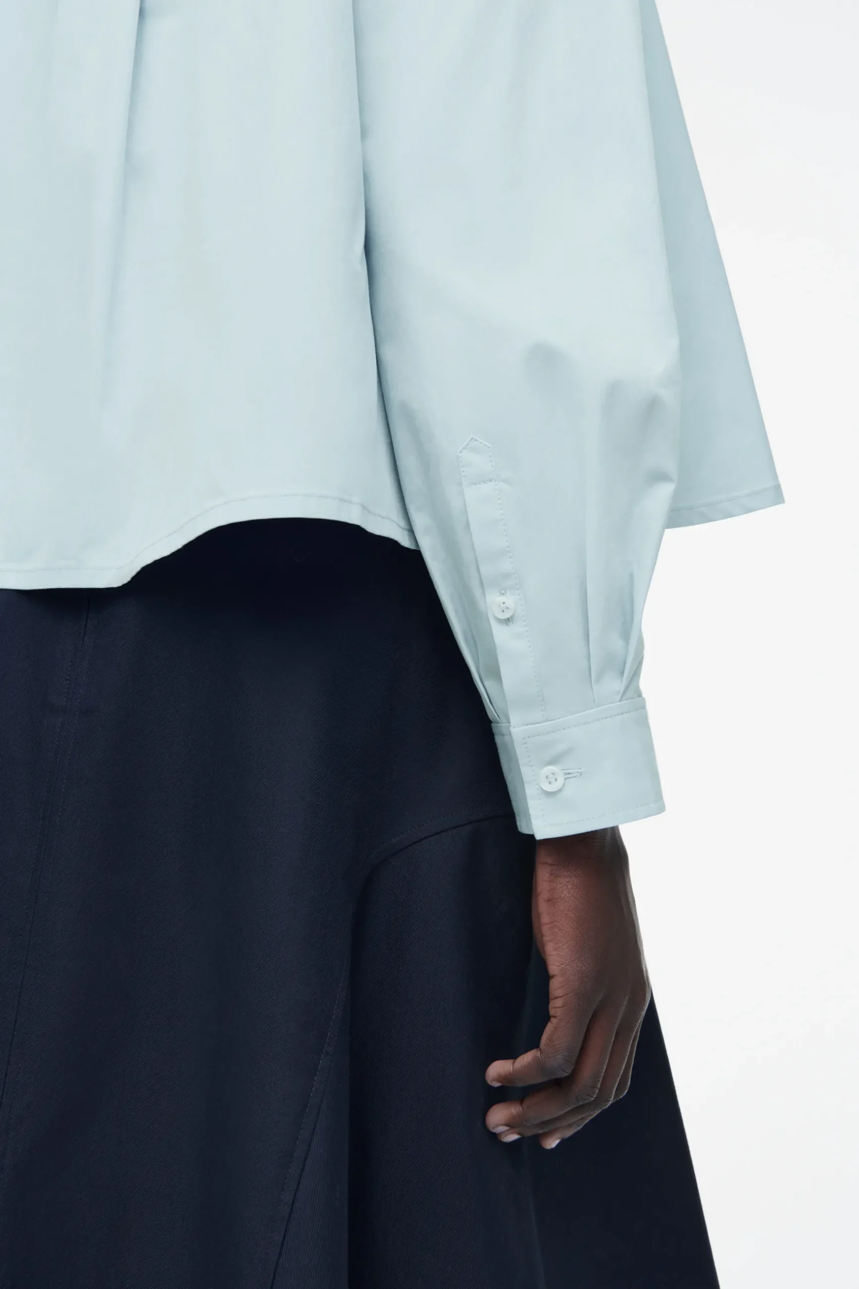 Sale COS ROZSZERZANA BAWEŁNIANA KOSZULA – RELAXED FIT