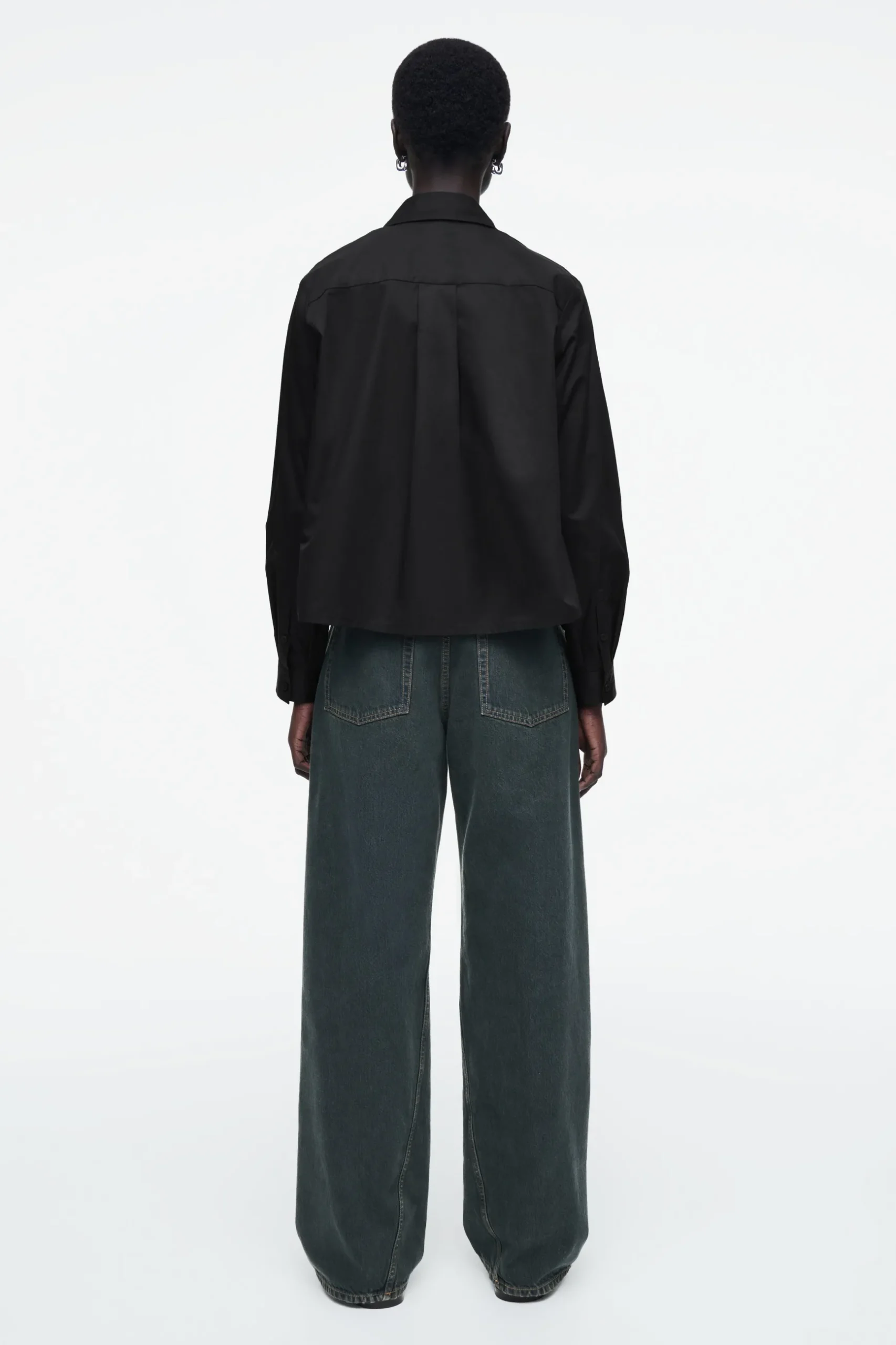 Outlet COS ROZSZERZANA BAWEŁNIANA KOSZULA – RELAXED FIT