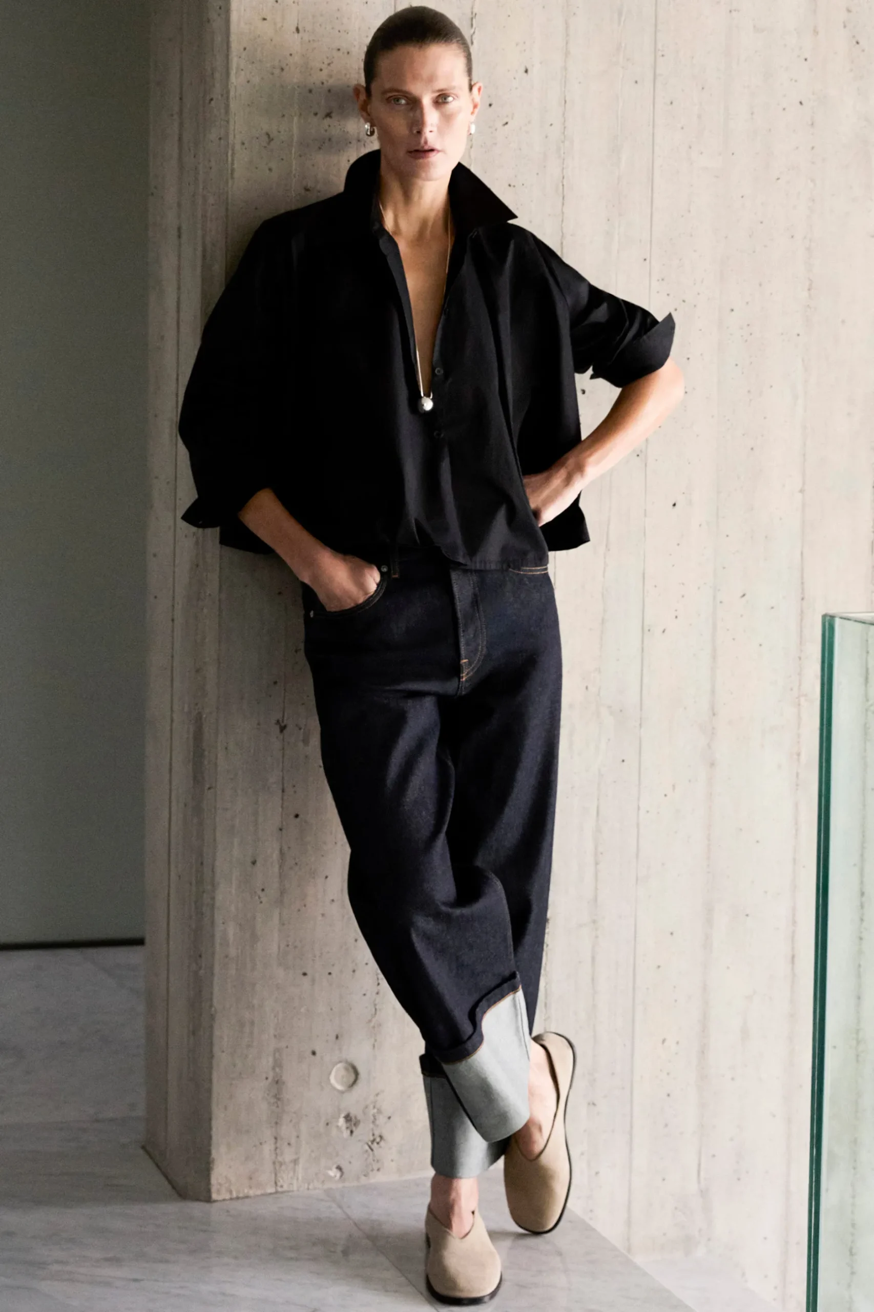 Outlet COS ROZSZERZANA BAWEŁNIANA KOSZULA – RELAXED FIT