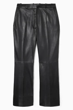 Sale COS ROZSZERZANE SKÓRZANE SPODNIE – SLIM FIT