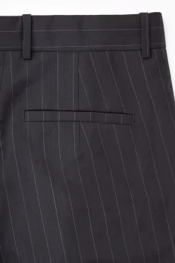 Outlet COS ROZSZERZANE WEŁNIANE SPODNIE – REGULAR FIT