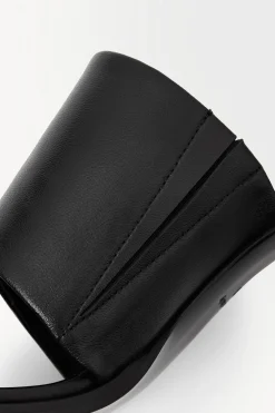 Clearance COS SANDAŁY NA OBCASIE ZE SFERYCZNYM DETALEM Czarny