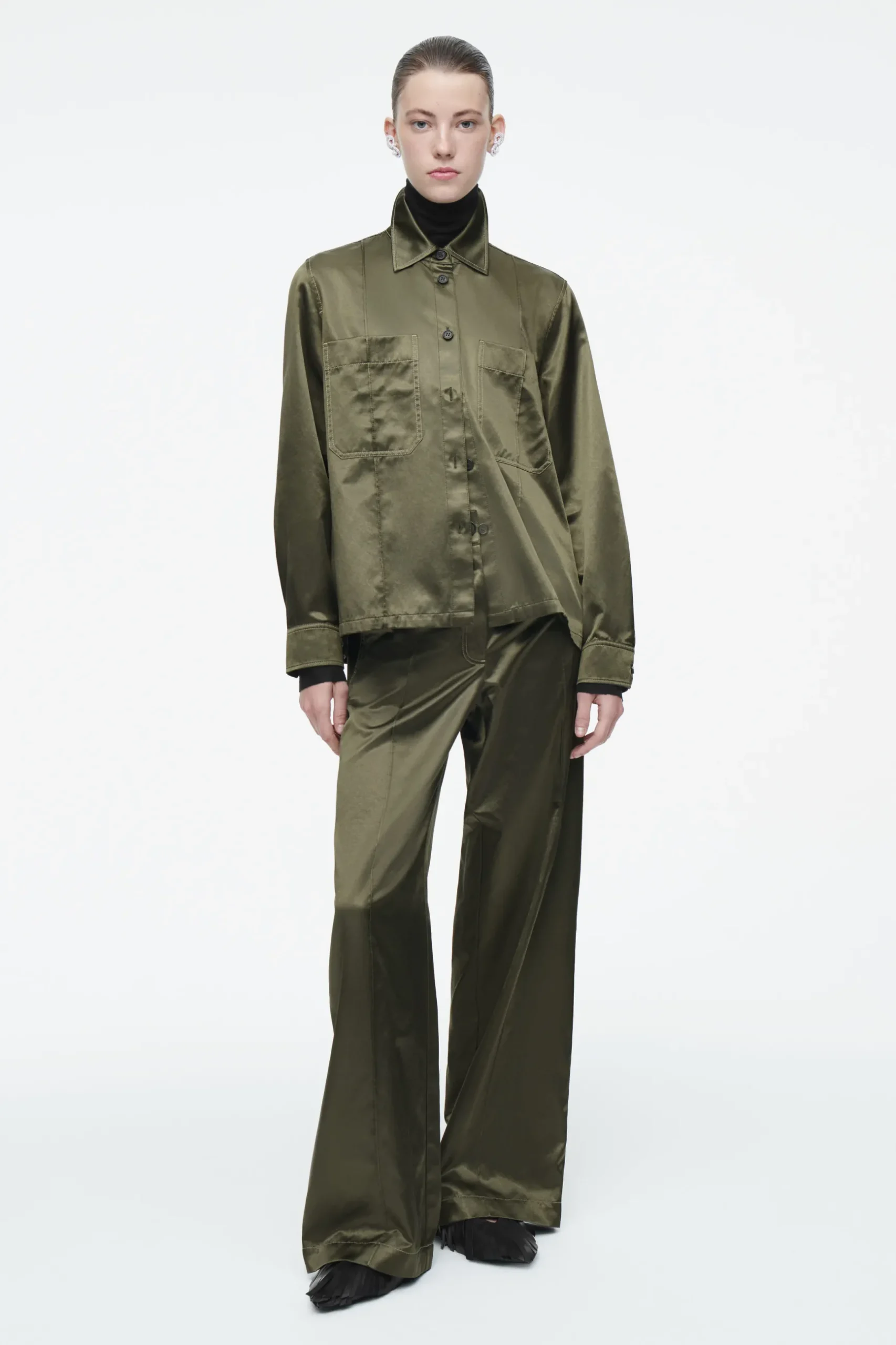 Clearance COS SATYNOWA KOSZULA W STYLU UTILITY – REGULAR FIT