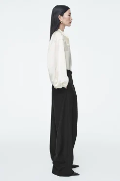 Clearance COS SATYNOWA KOSZULA Z PLISOWANIAMI – RELAXED FIT