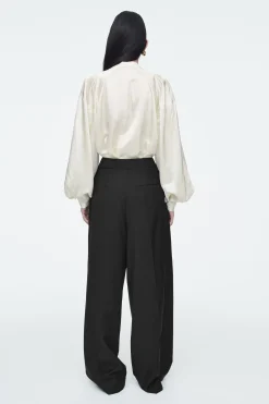 Clearance COS SATYNOWA KOSZULA Z PLISOWANIAMI – RELAXED FIT