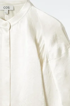 Clearance COS SATYNOWA KOSZULA Z PLISOWANIAMI – RELAXED FIT