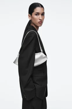 Fashion COS SKÓRZANA KOPERTÓWKA „COVE” Srebrzysty