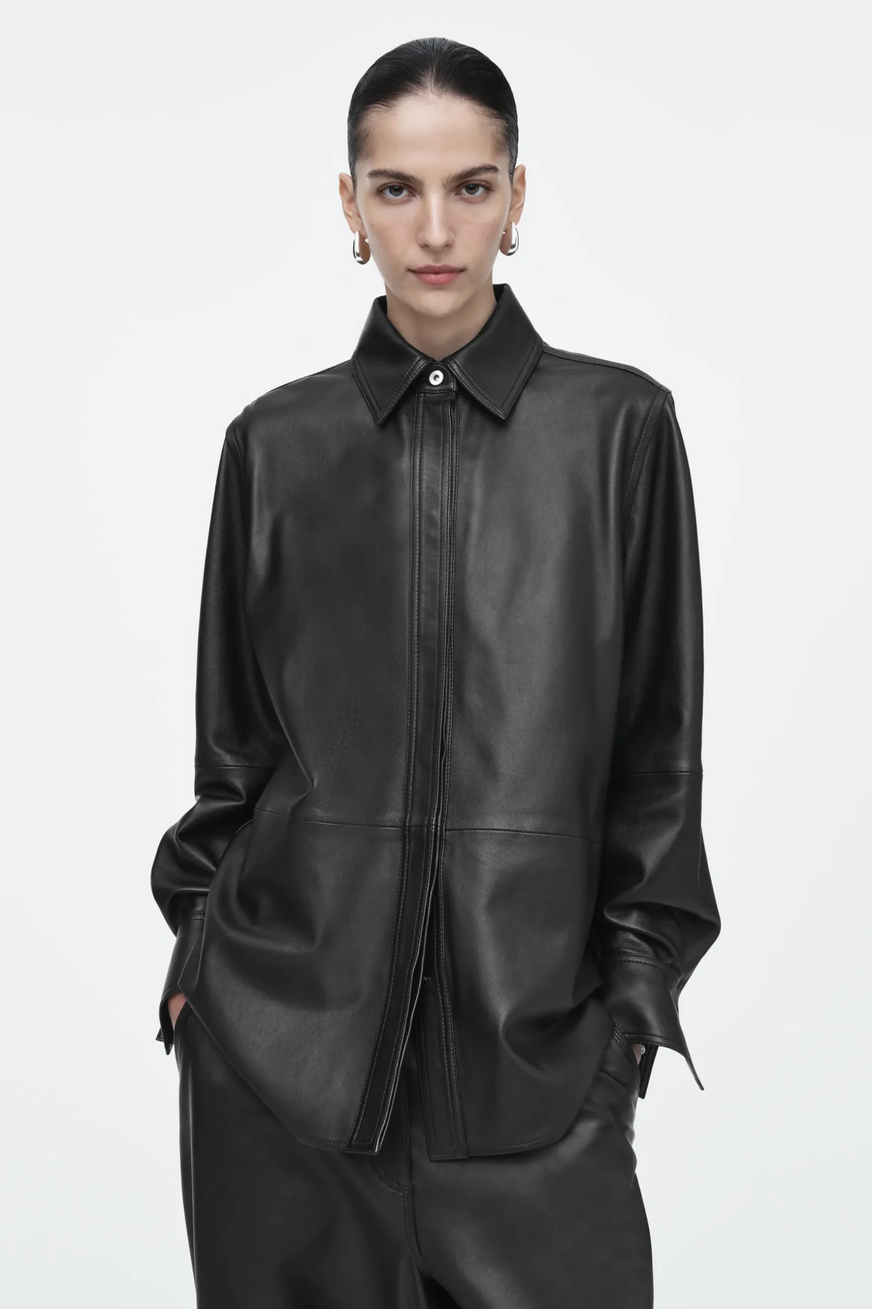 Best COS SKÓRZANA KOSZULA Z PRZESZYCIAMI – RELAXED FIT