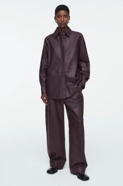 Hot COS SKÓRZANA KOSZULA Z PRZESZYCIAMI – RELAXED FIT
