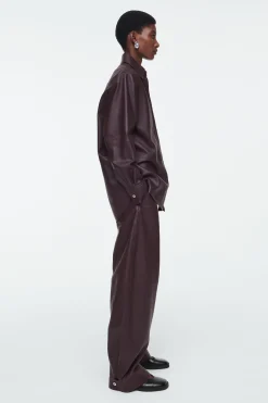 Hot COS SKÓRZANA KOSZULA Z PRZESZYCIAMI – RELAXED FIT