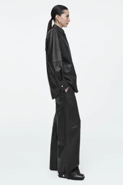 Best COS SKÓRZANA KOSZULA Z PRZESZYCIAMI – RELAXED FIT