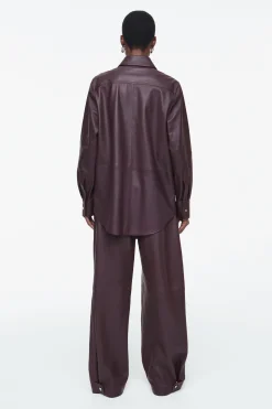 Hot COS SKÓRZANA KOSZULA Z PRZESZYCIAMI – RELAXED FIT