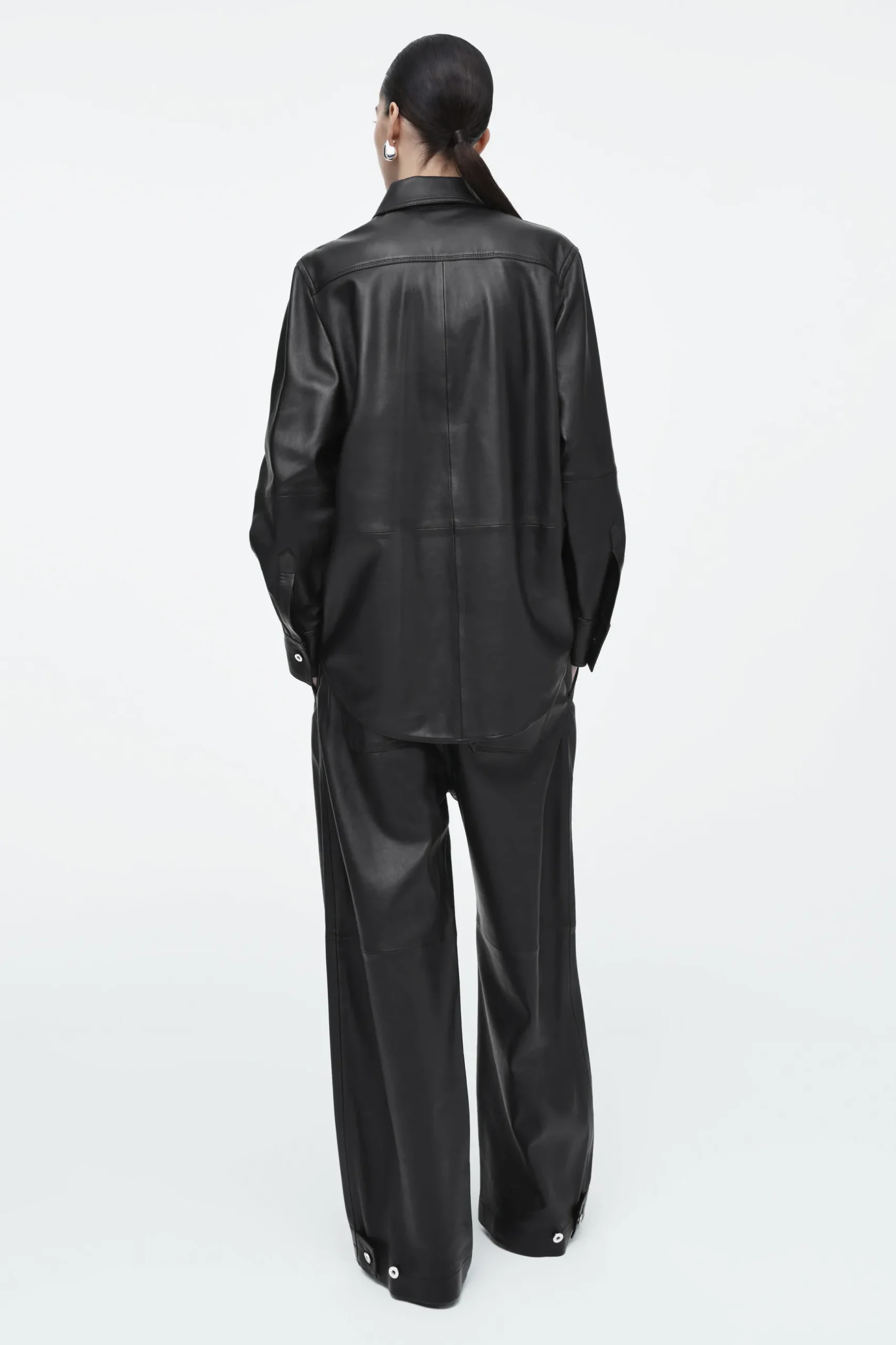 Best COS SKÓRZANA KOSZULA Z PRZESZYCIAMI – RELAXED FIT