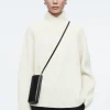 Best COS SKÓRZANA SASZETKA NA TELEFON TYPU CROSSBODY Czarny
